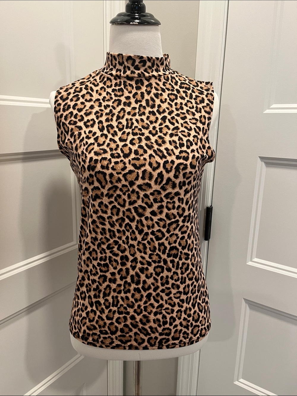 Sleeveless Leopard Print Mock Neck Top - Tan/Black size S